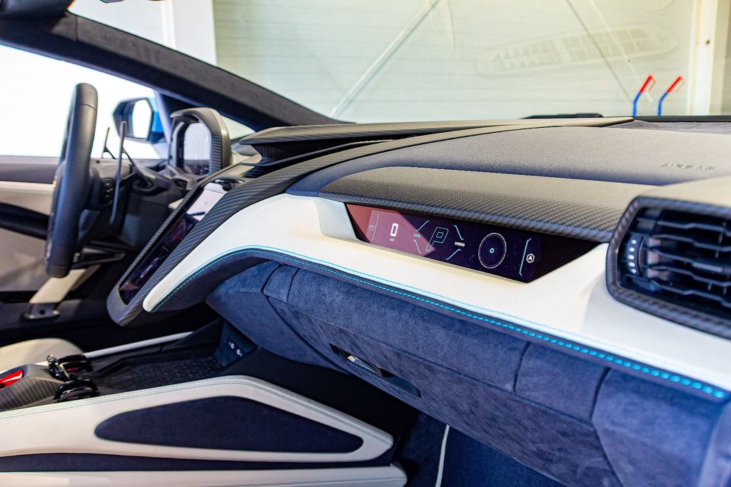 Lamborghini Revuelto 2024