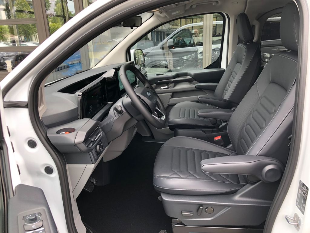 Ford Tourneo Custom 2025