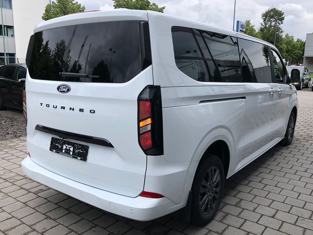 Ford Tourneo Custom 2025