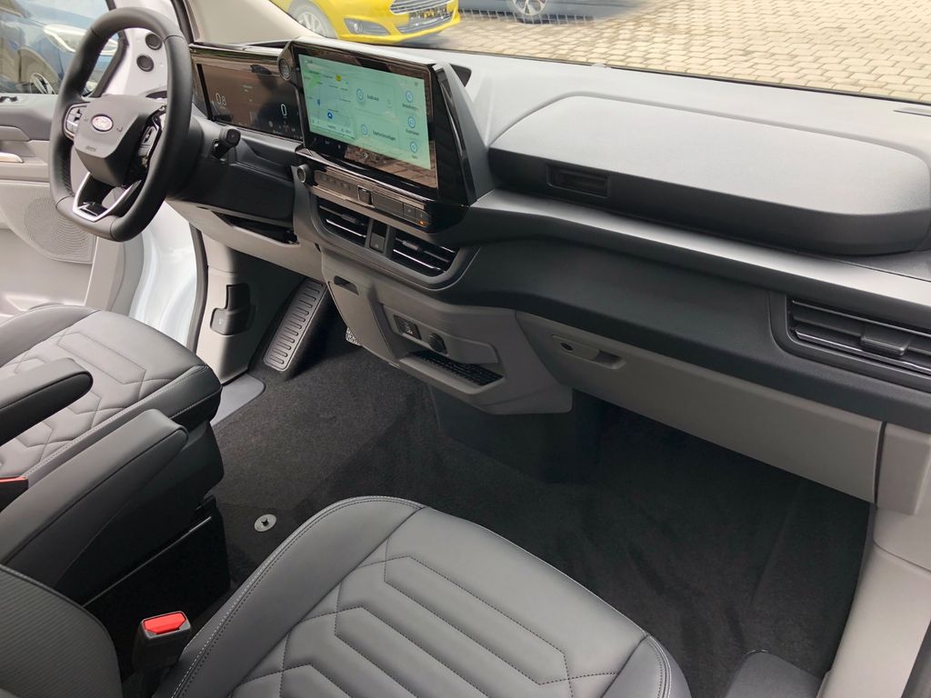 Ford Tourneo Custom 2025