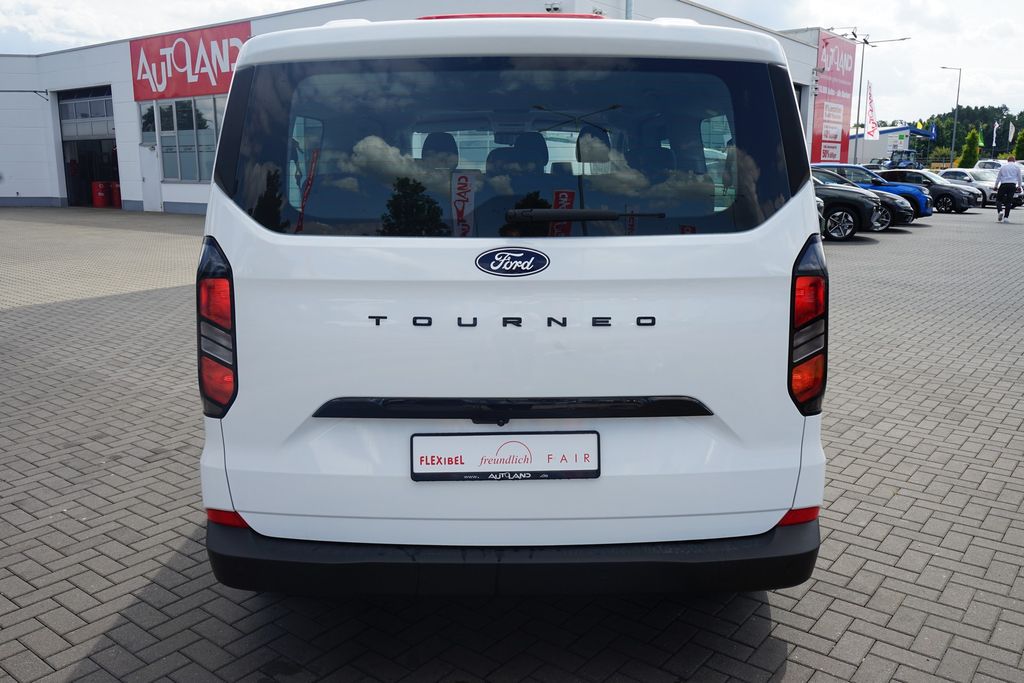 Ford Tourneo Custom 2025