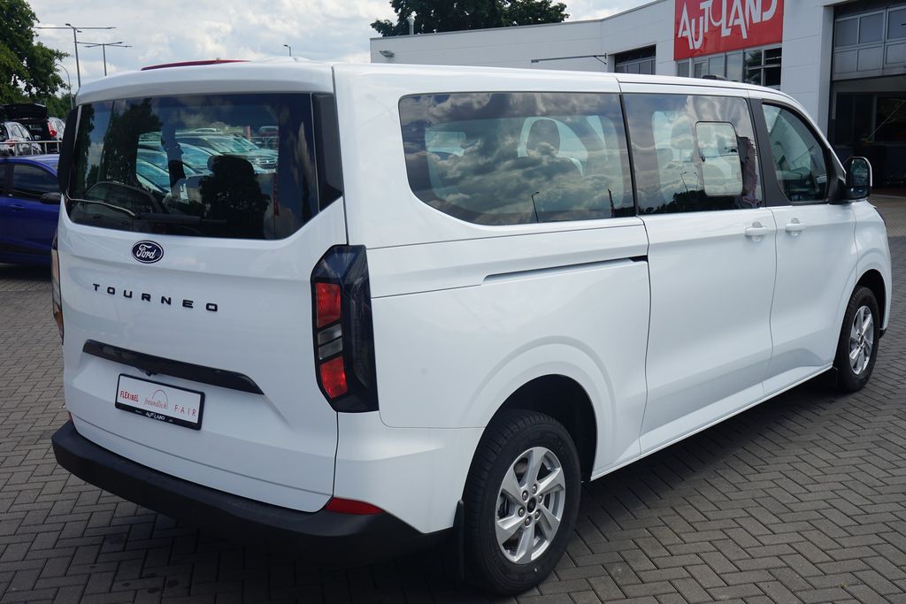 Ford Tourneo Custom 2025
