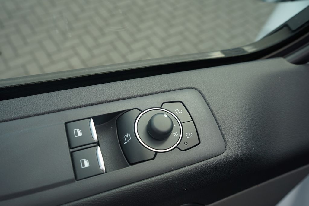 Ford Tourneo Custom 2025