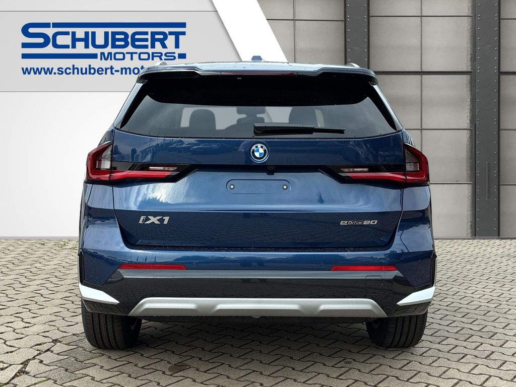 BMW iX1