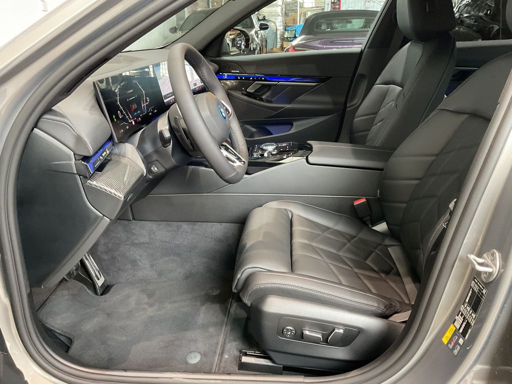 BMW i5 2025