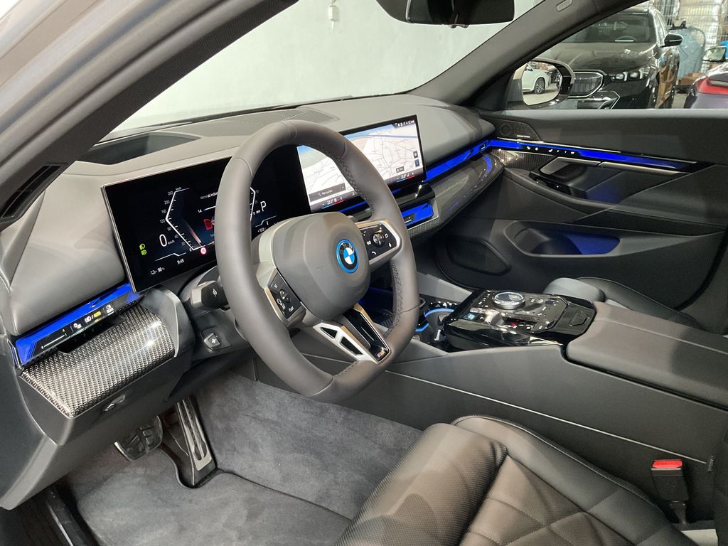 BMW i5 2025