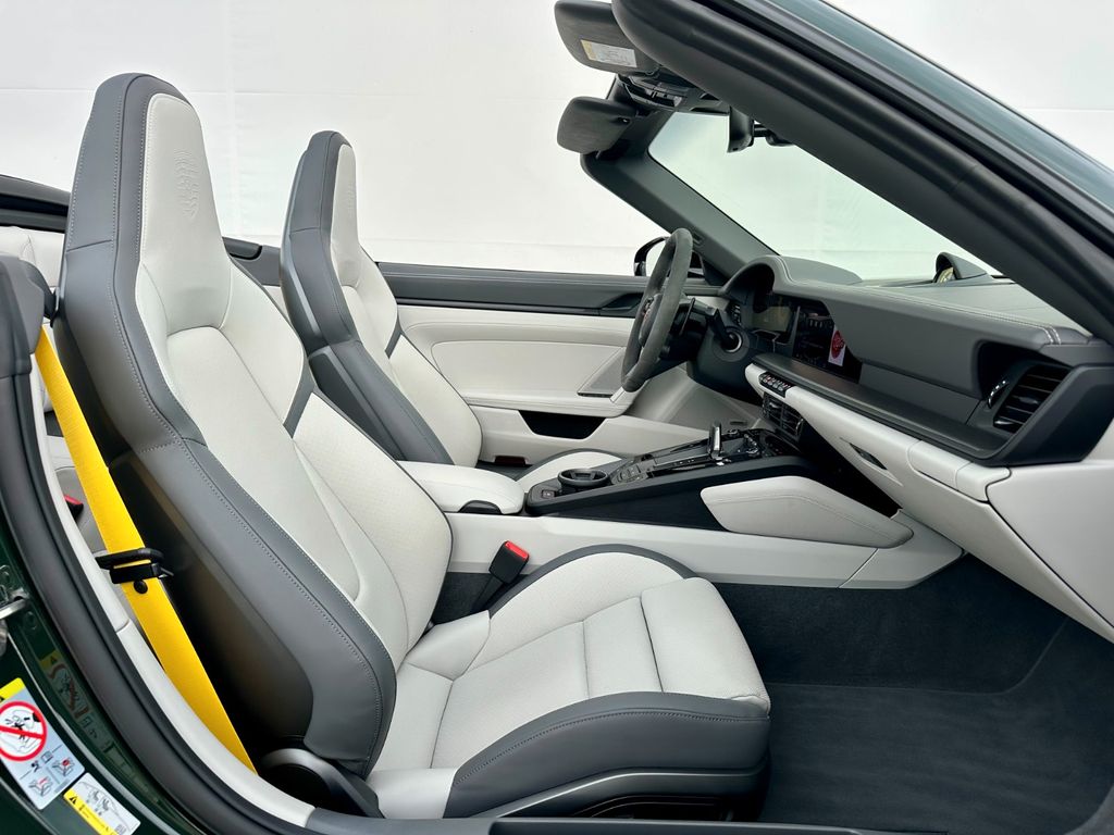 Porsche 992 2025