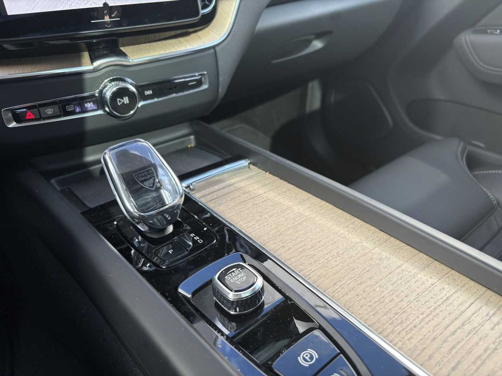 Volvo XC60 2025