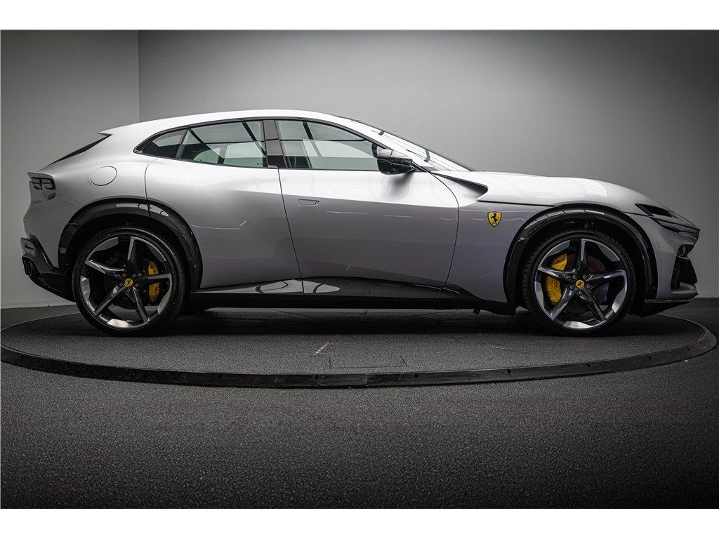 Ferrari Purosangue 2024