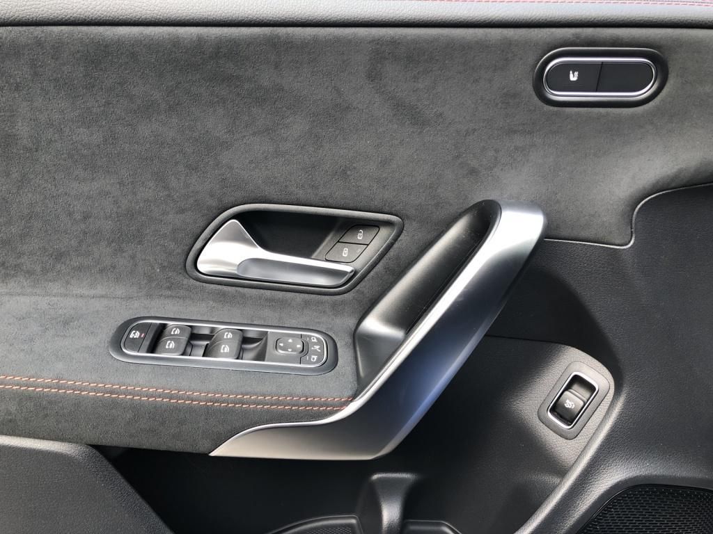 Mercedes-Benz CLA 180 2025