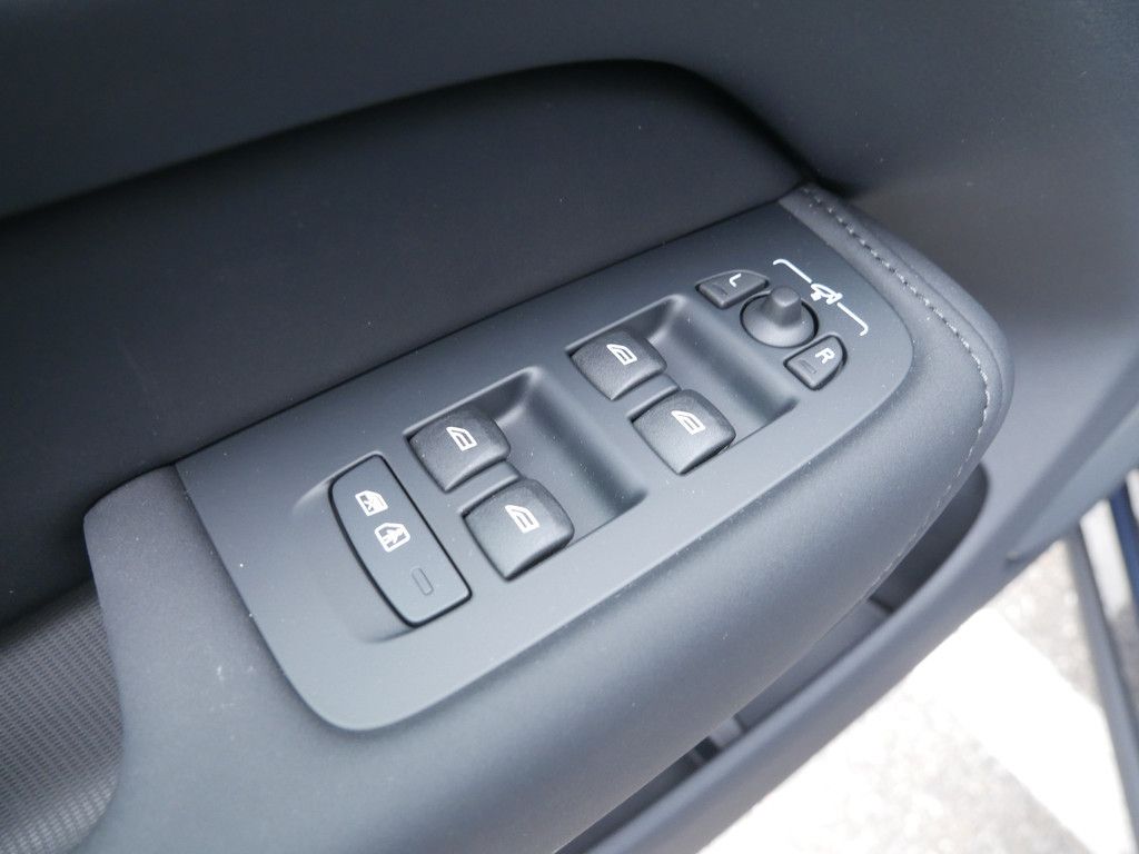 Volvo XC60 2025
