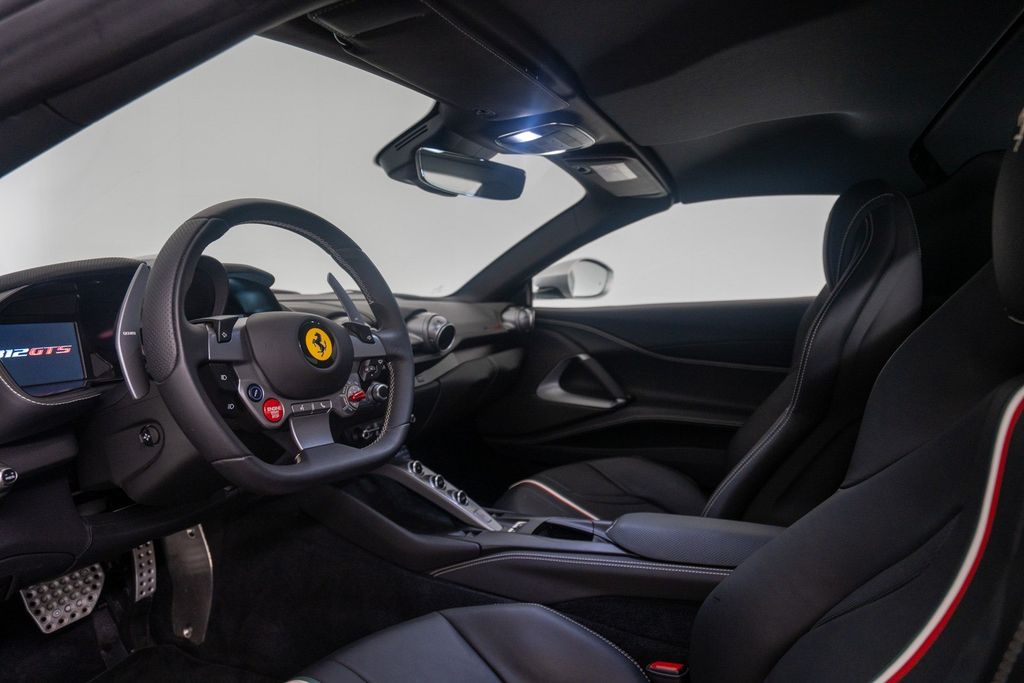 Ferrari 812 2022