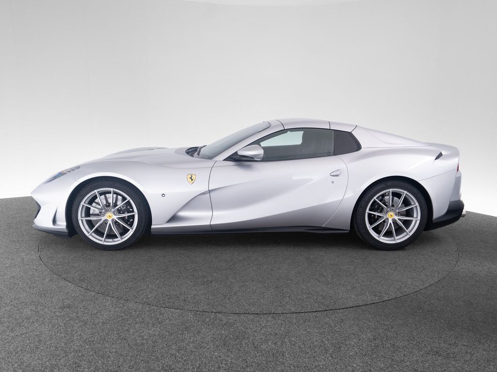 Ferrari 812 2022