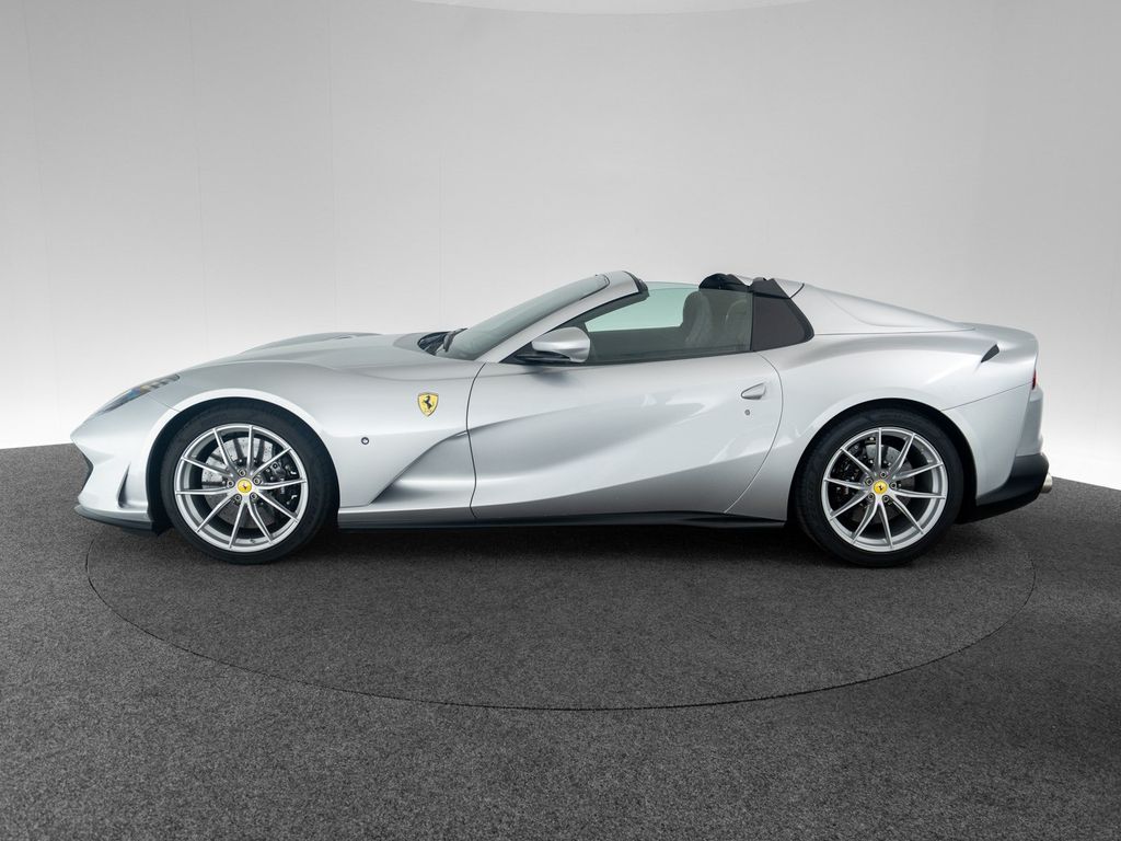 Ferrari 812 2022