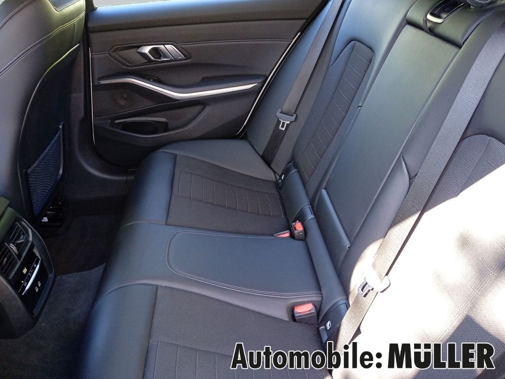 BMW 318 2022
