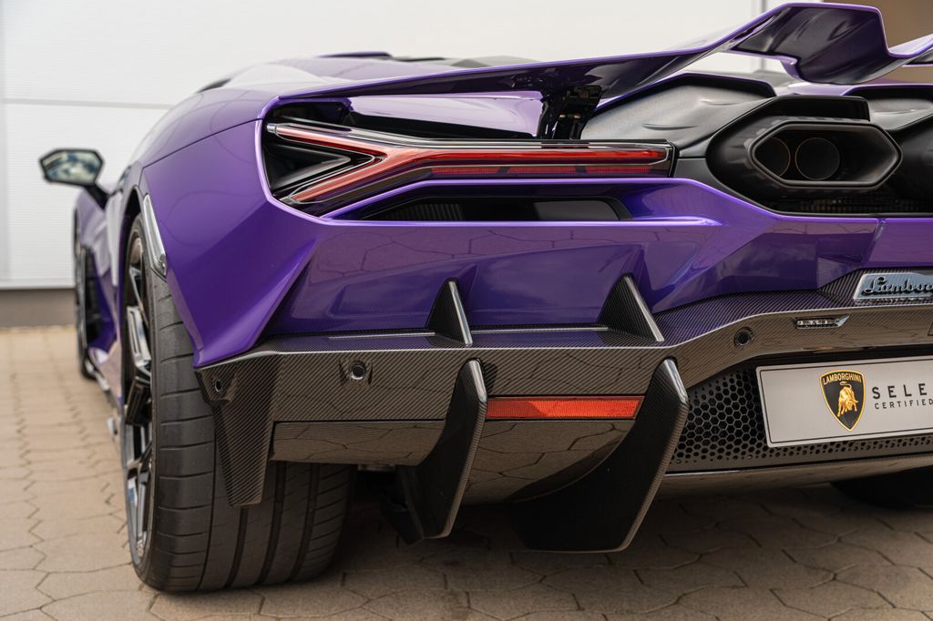 Lamborghini Revuelto 2025