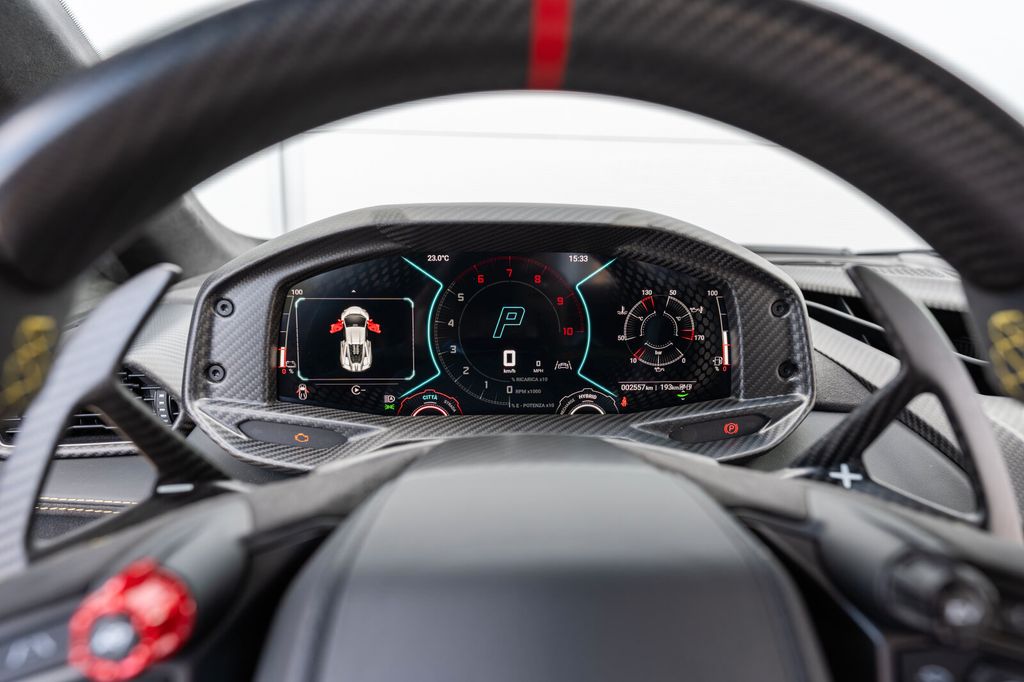 Lamborghini Revuelto 2025