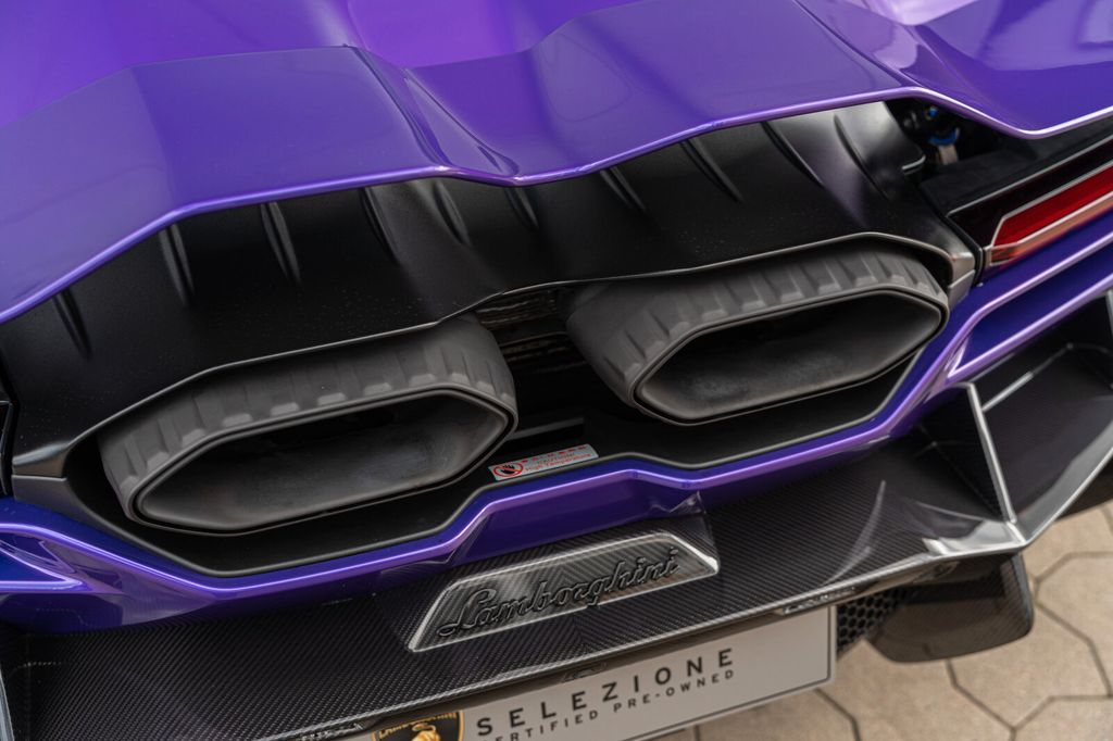 Lamborghini Revuelto 2025