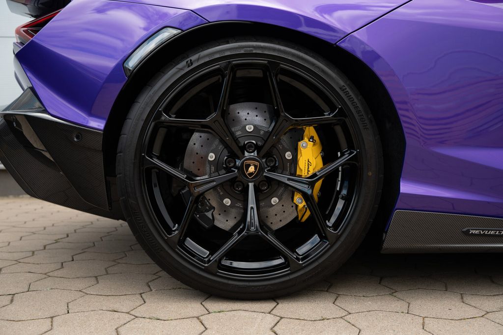 Lamborghini Revuelto 2025