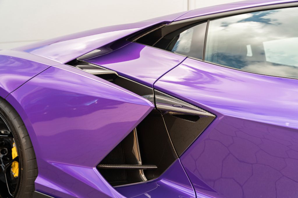 Lamborghini Revuelto 2025