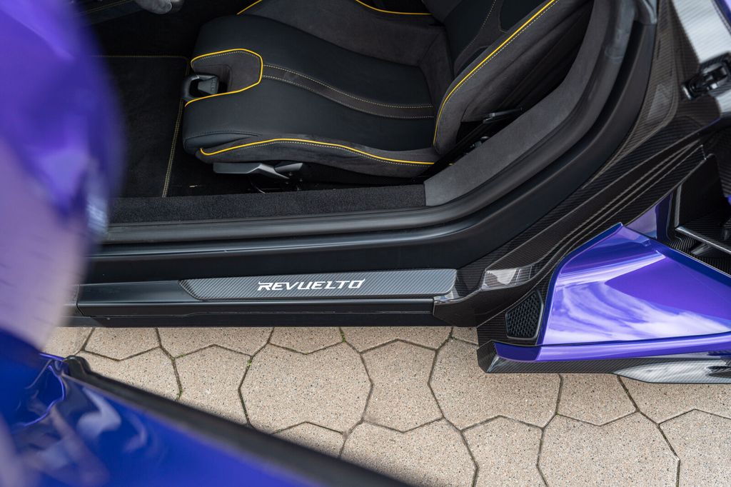 Lamborghini Revuelto 2025