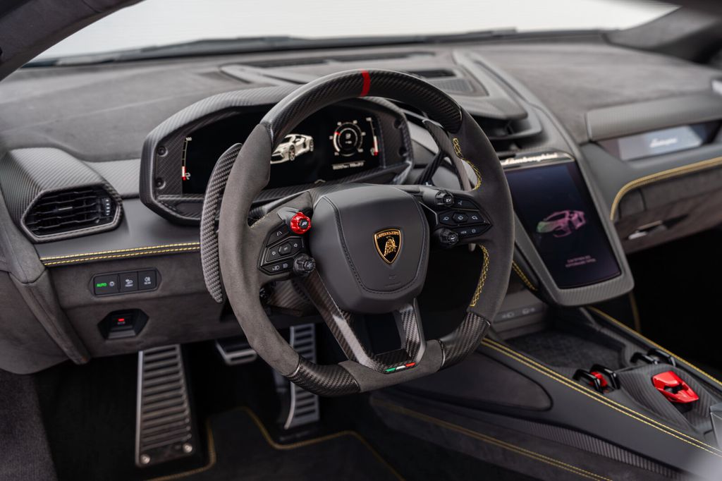 Lamborghini Revuelto 2025