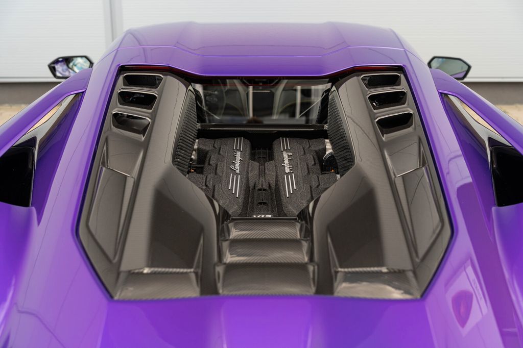 Lamborghini Revuelto 2025