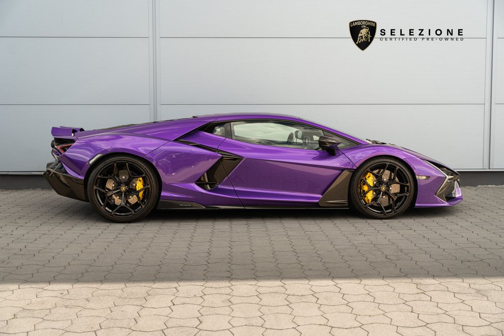 Lamborghini Revuelto 2025