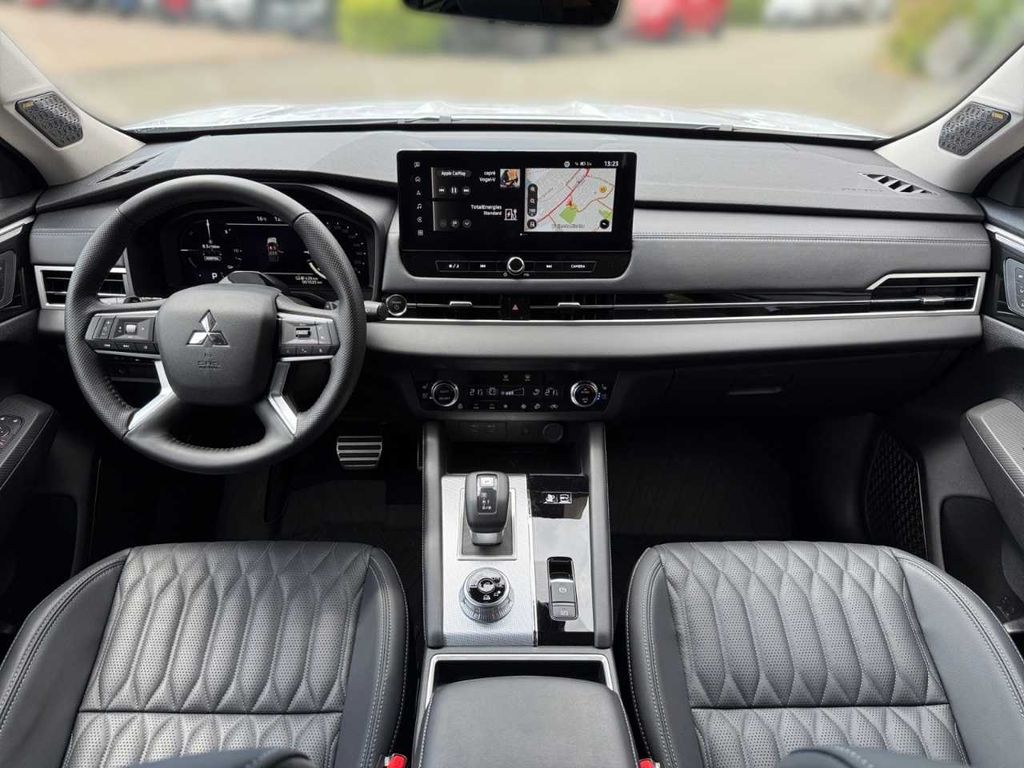 Mitsubishi Outlander 2025