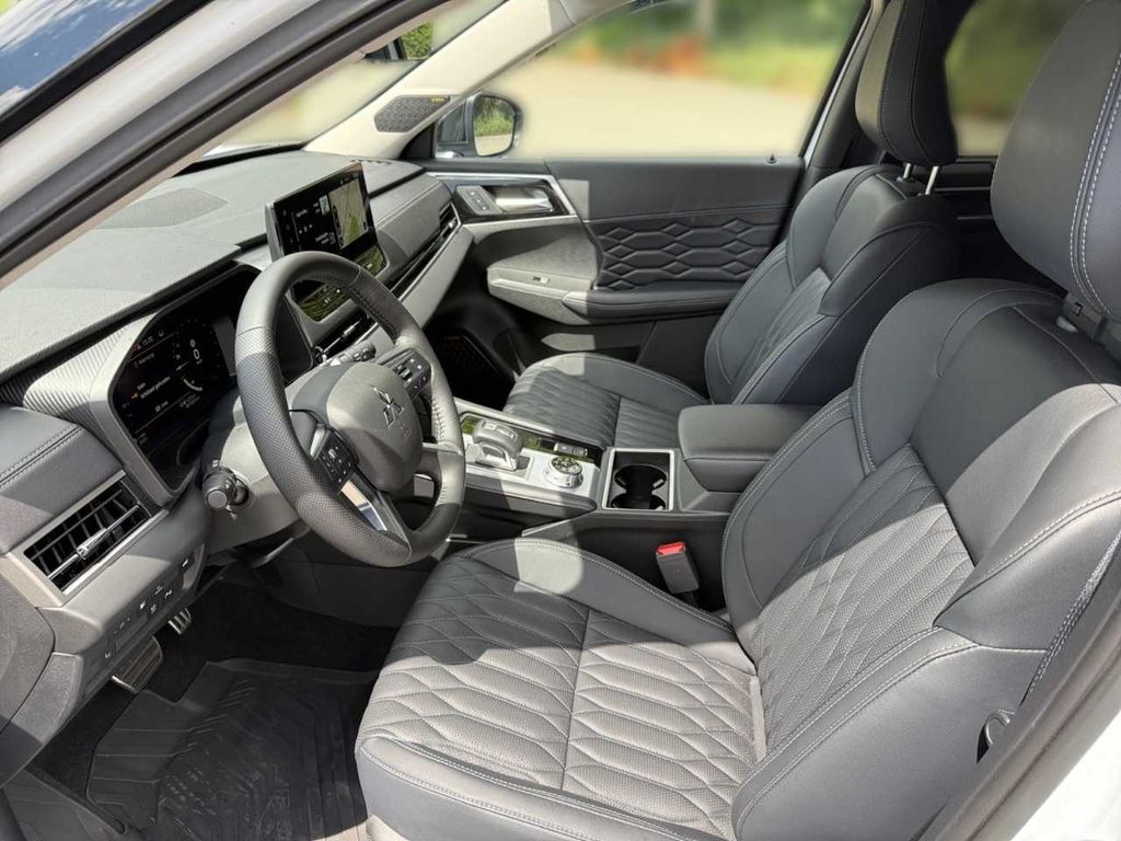 Mitsubishi Outlander 2025