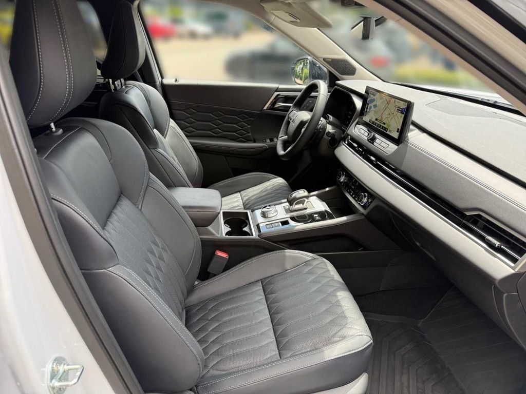 Mitsubishi Outlander 2025