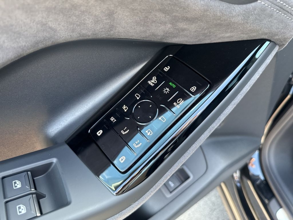 Audi Q6 e-tron 2025