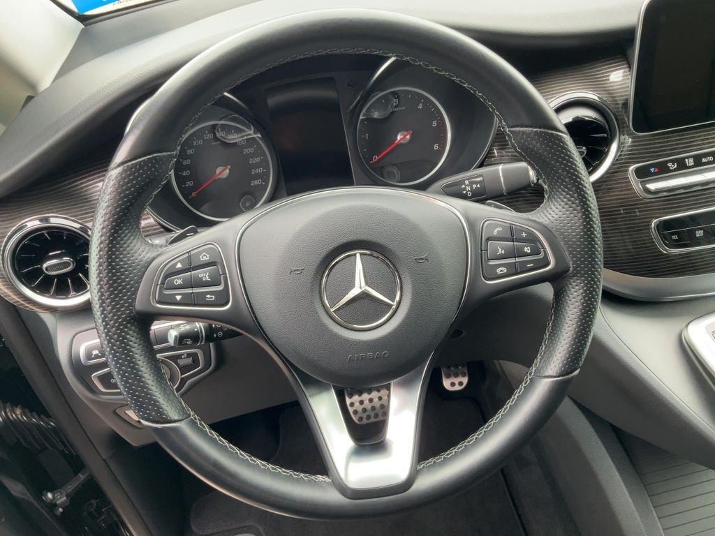 Mercedes-Benz V 300 2023