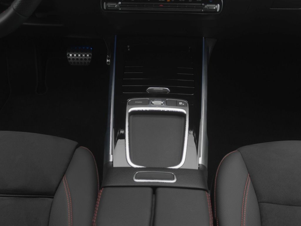 Mercedes-Benz GLB 200 2024