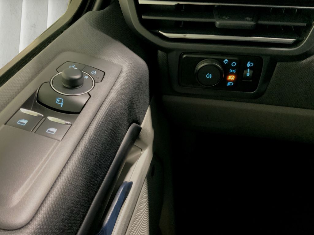 Ford Tourneo Custom 2025