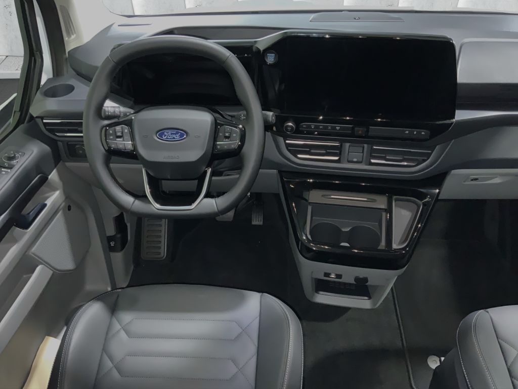 Ford Tourneo Custom 2025