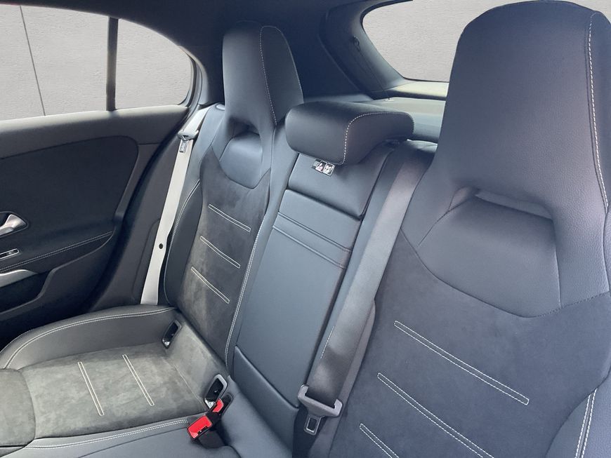 Mercedes-Benz A 180 2025