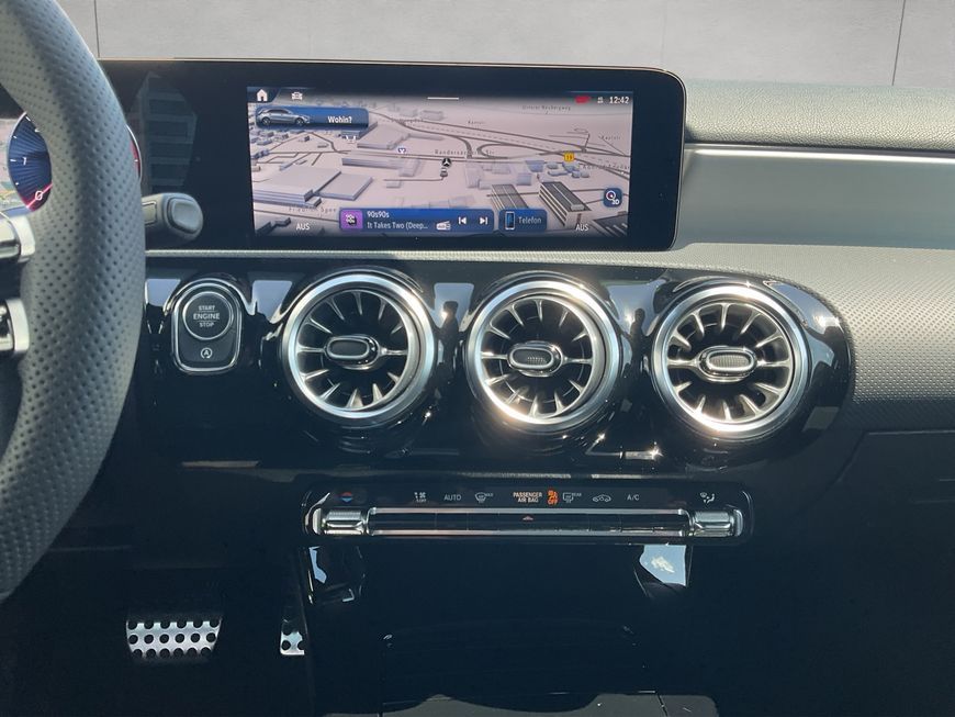 Mercedes-Benz A 180 2025