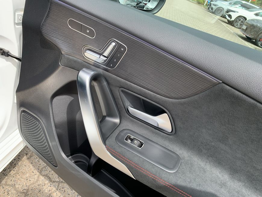 Mercedes-Benz A 200 2025