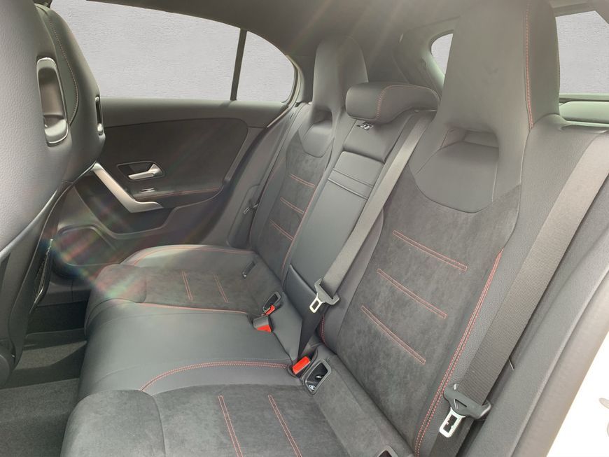 Mercedes-Benz A 200 2025