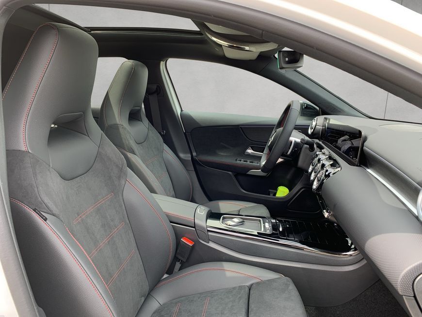 Mercedes-Benz A 200 2025