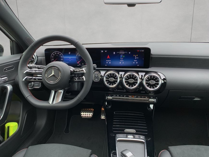 Mercedes-Benz A 200 2025