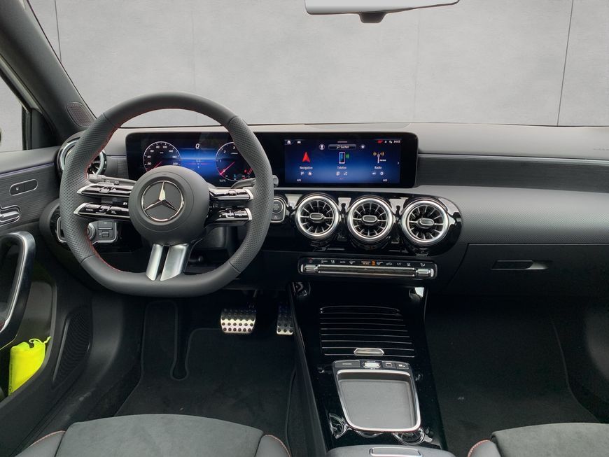 Mercedes-Benz A 200 2025