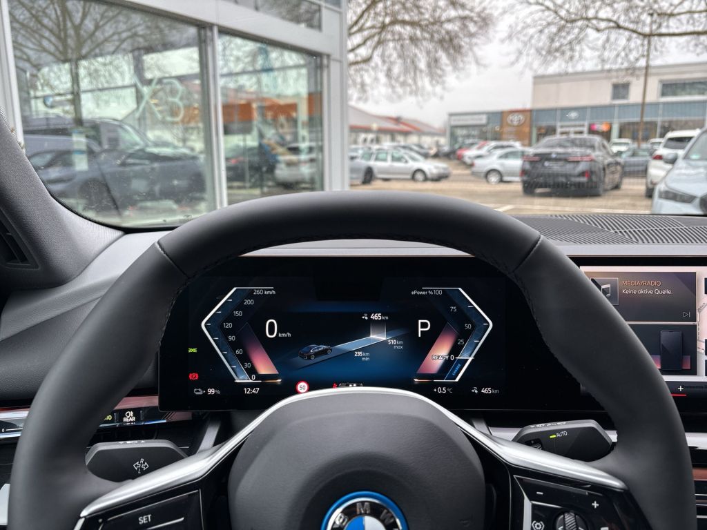 BMW i5 2025
