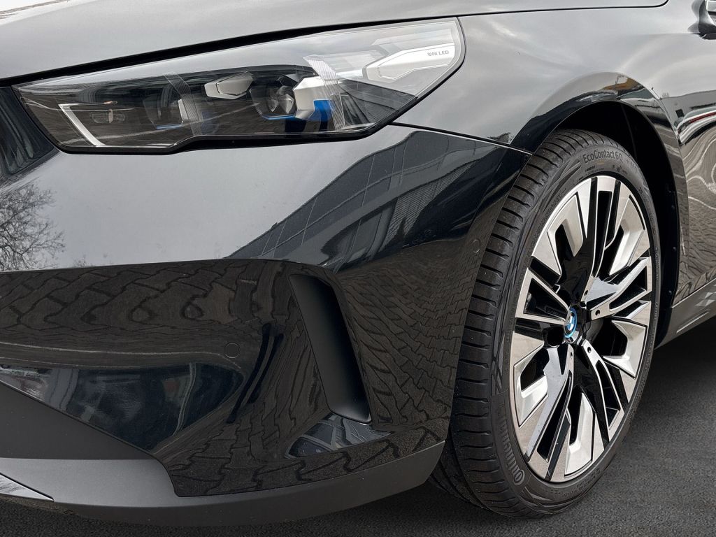 BMW i5 2025