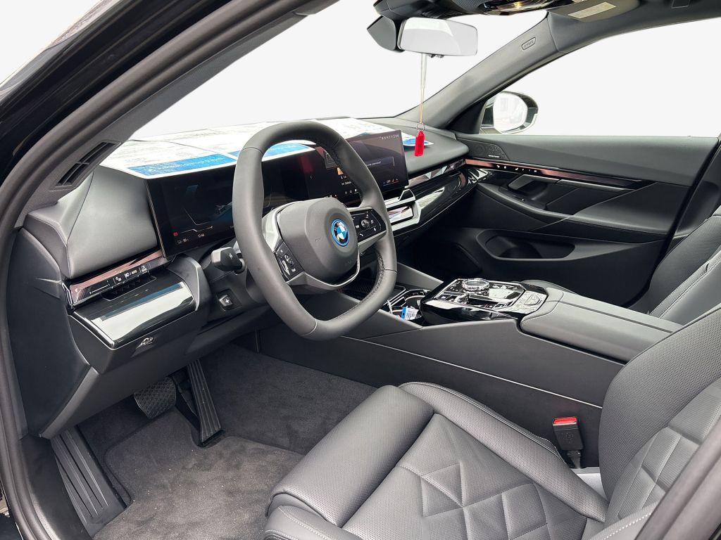 BMW i5 2025