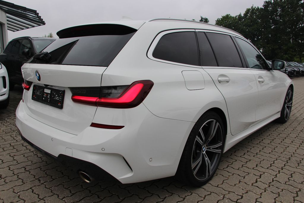 BMW 318 2022
