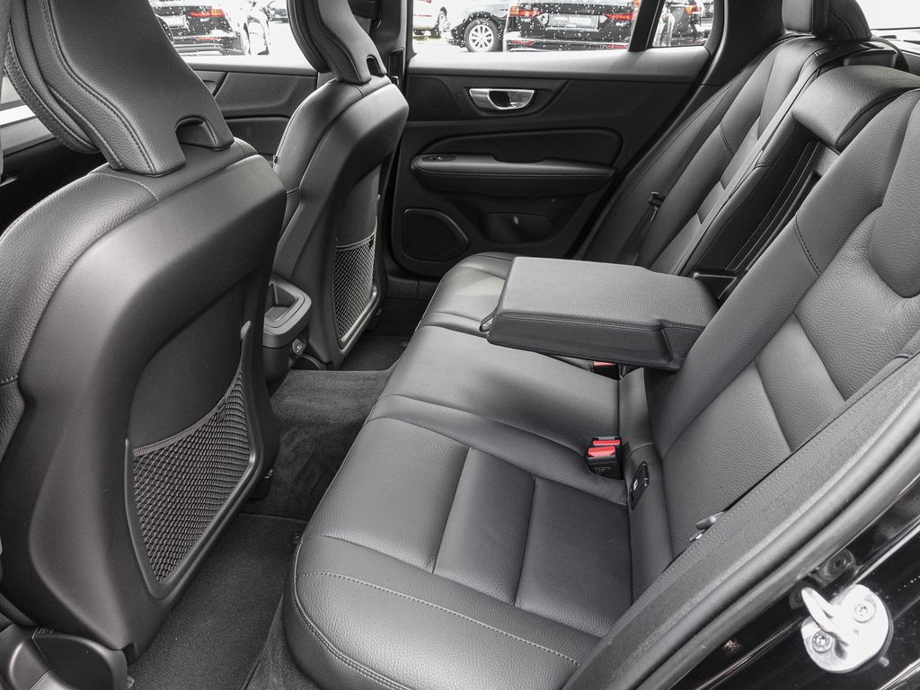 Volvo V60 Cross Country 2023