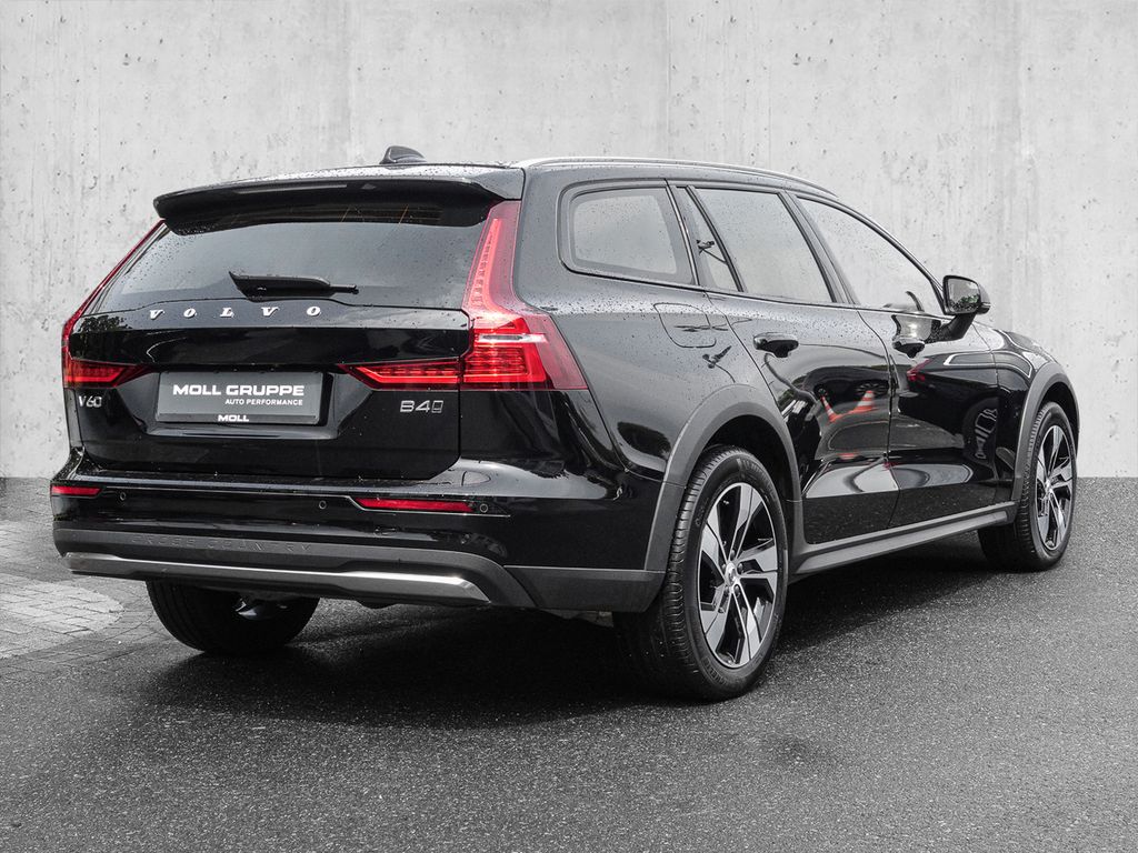 Volvo V60 Cross Country 2023