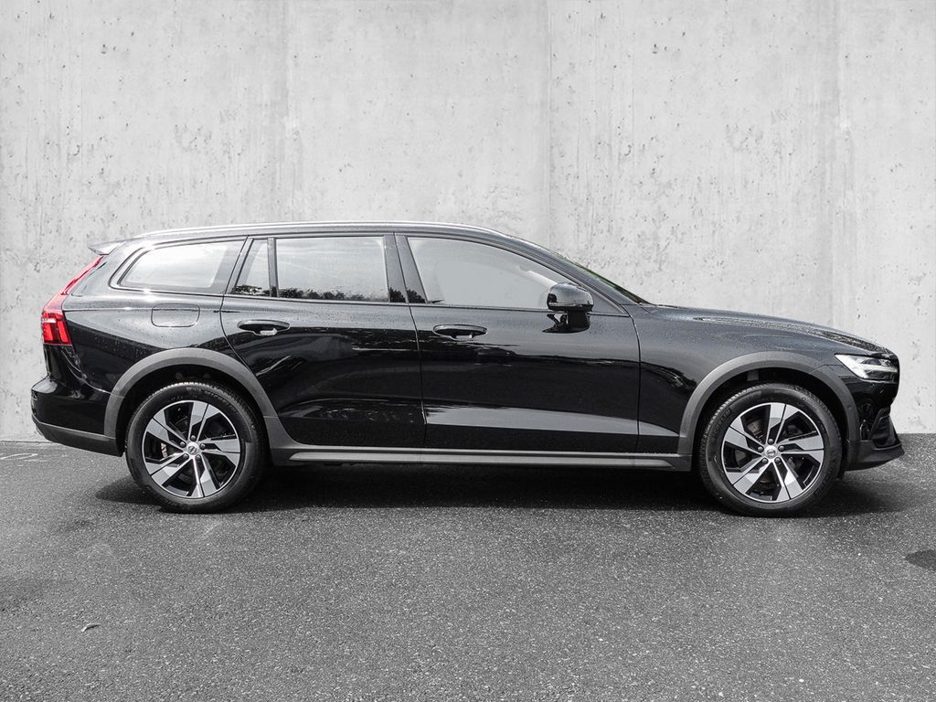 Volvo V60 Cross Country 2023